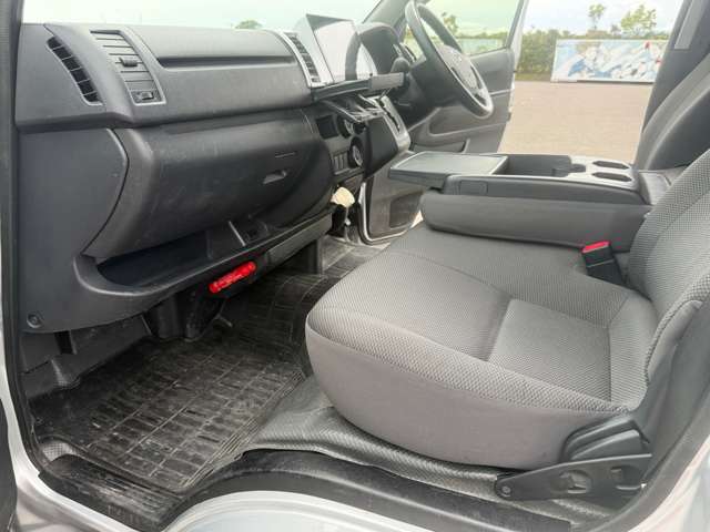 Toyota Hiace Van 10