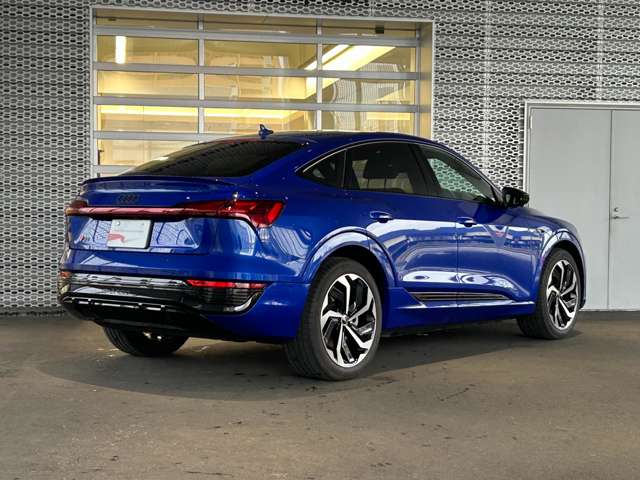 Audi Q8 Sportback e-tron 4