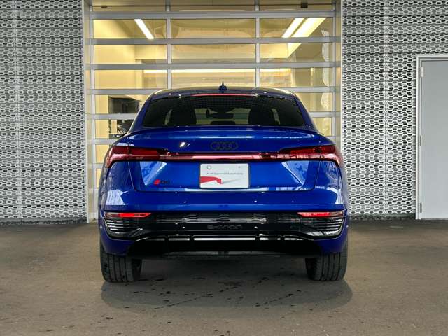 Audi Q8 Sportback e-tron 5