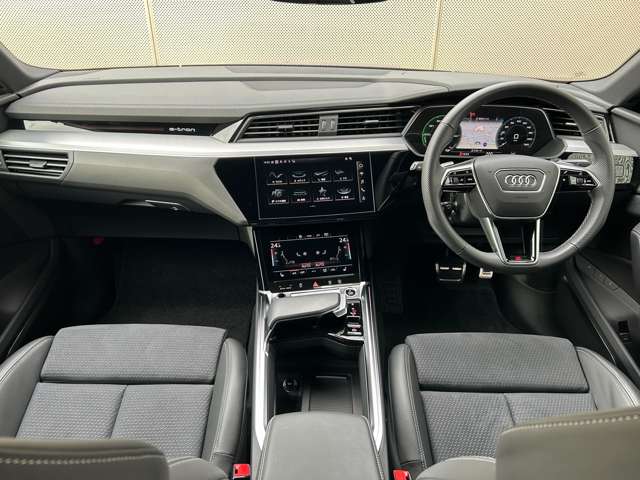 Audi Q8 Sportback e-tron 7
