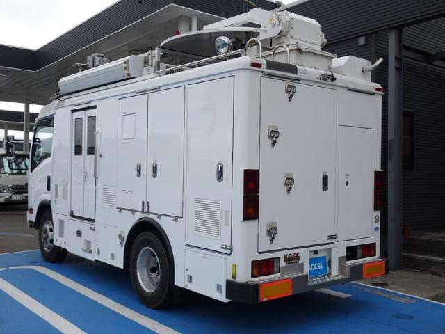 Isuzu Elf 8