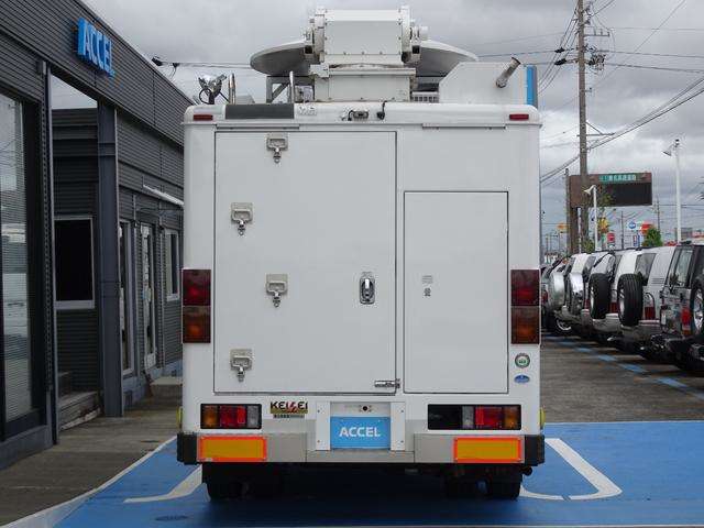 Isuzu Elf 9