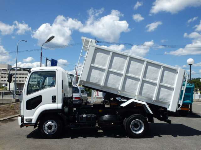 Isuzu Forward 4