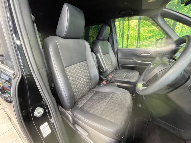 Toyota Voxy 8