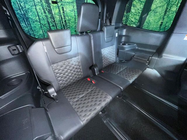 Toyota Voxy 10