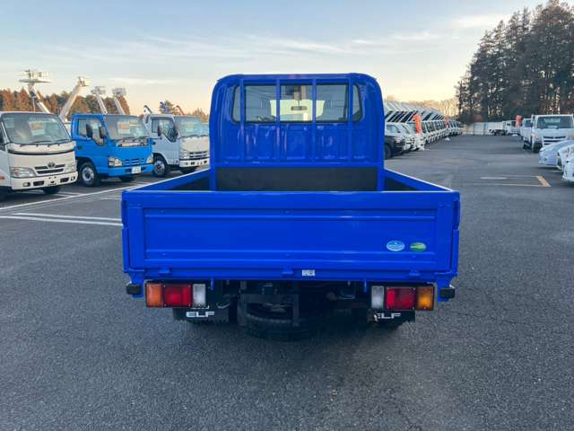 Isuzu Elf 6