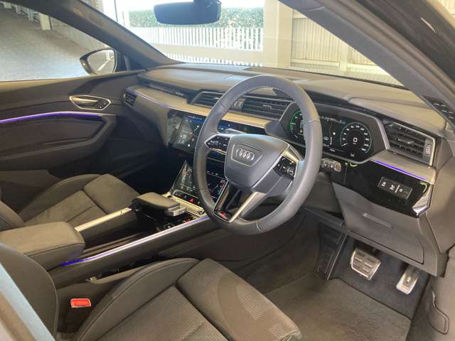 Audi Q8 e-tron 7
