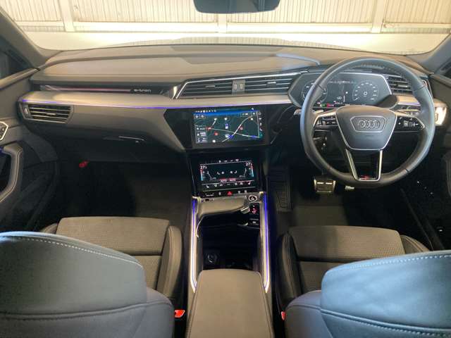 Audi Q8 e-tron 10
