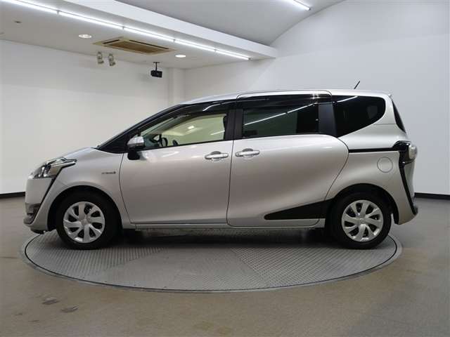 Toyota Sienta 7