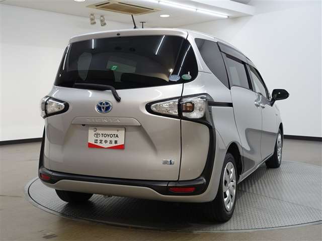Toyota Sienta 8