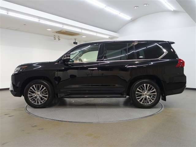 Lexus LX 7