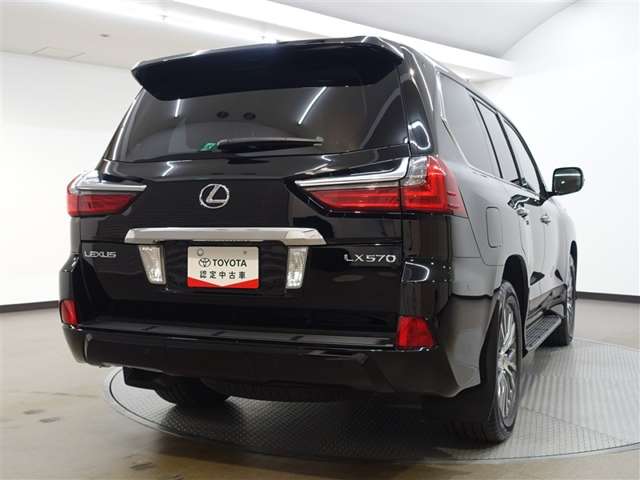 Lexus LX 8