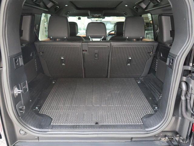 Land Rover Defender 11