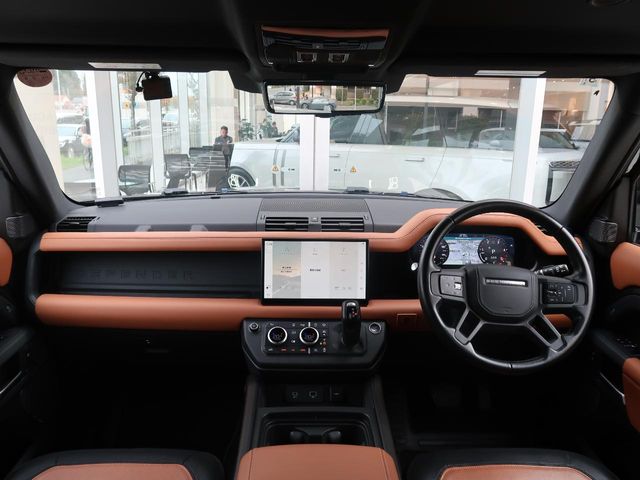 Land Rover Defender 2