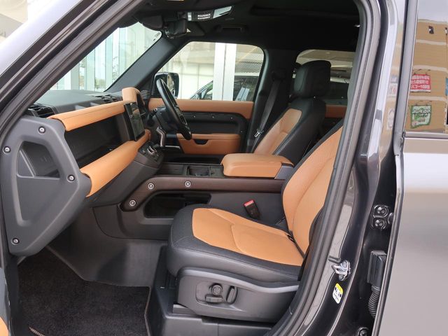 Land Rover Defender 8