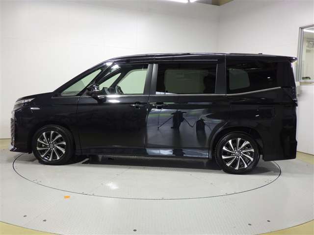 Toyota Voxy 5