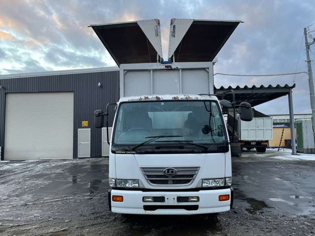 UD Trucks Condor 8