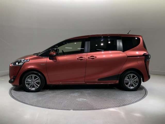 Toyota Sienta 7