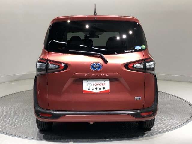 Toyota Sienta 9