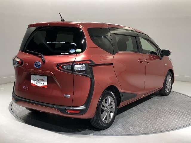 Toyota Sienta 10