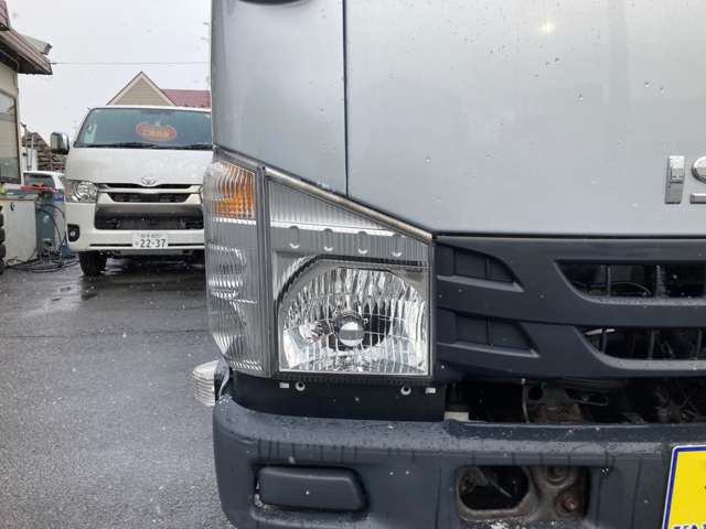 Isuzu Elf 8