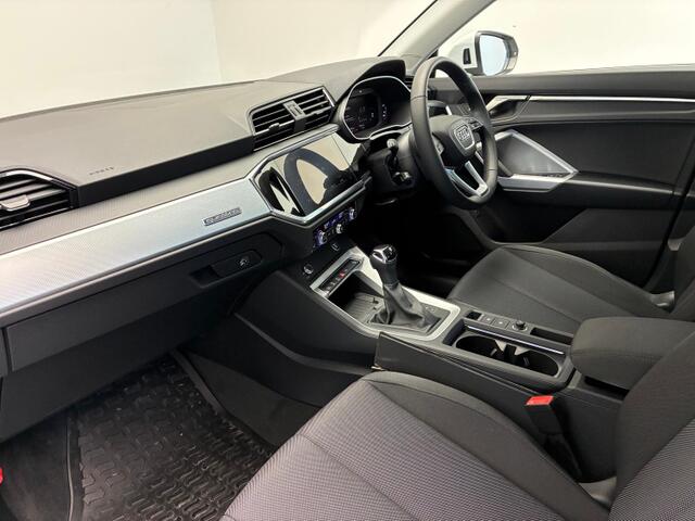 Audi Q3 10