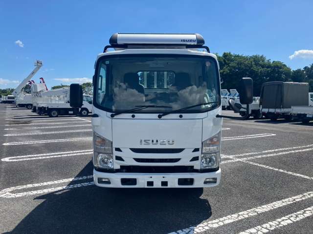 Isuzu Elf 2
