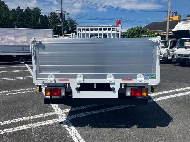 Isuzu Elf 6