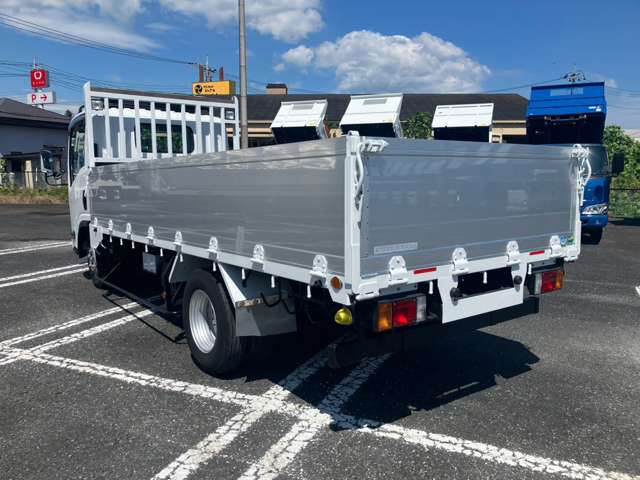 Isuzu Elf 7