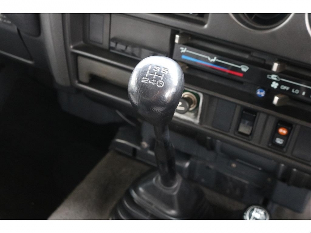 Toyota Land Cruiser 60 12