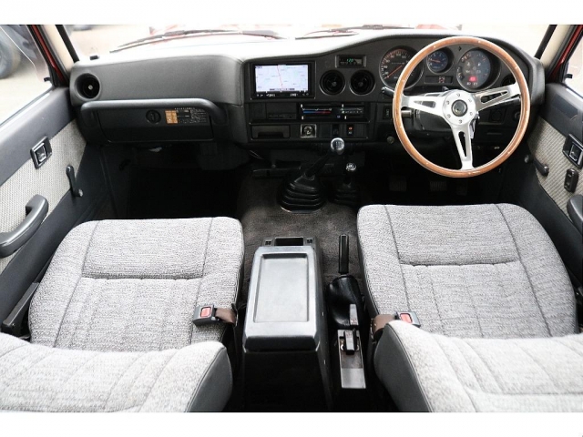 Toyota Land Cruiser 60 4