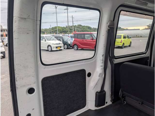 Daihatsu Hijet Cargo 12