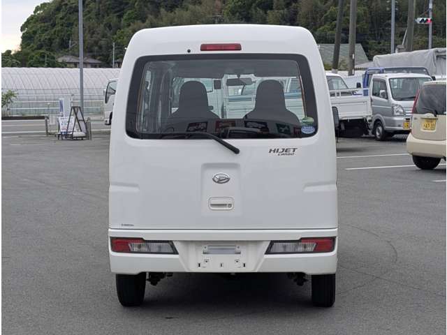 Daihatsu Hijet Cargo 6