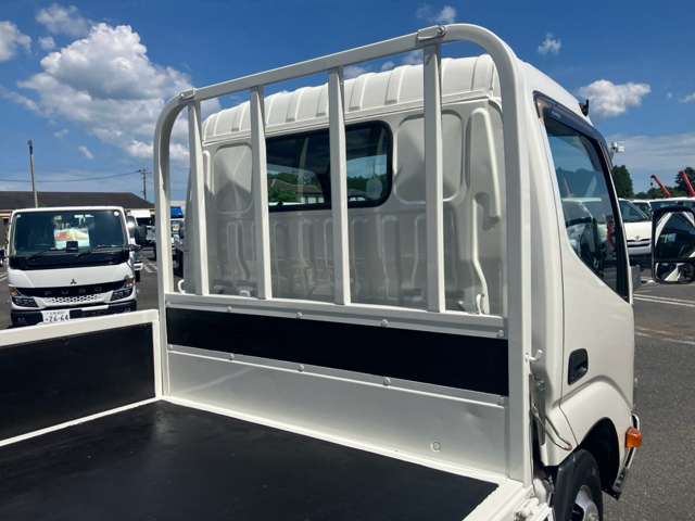 Hino Dutro 9