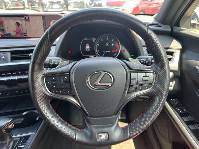 Lexus UX 8
