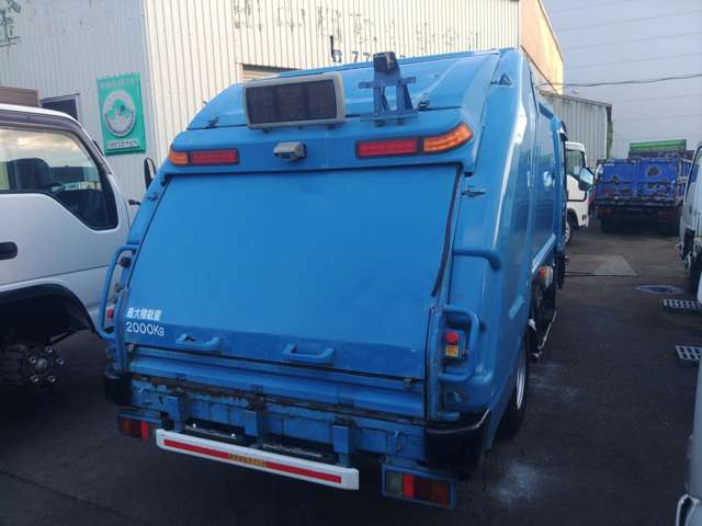 Isuzu Elf 6