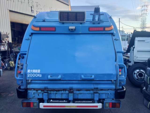 Isuzu Elf 7