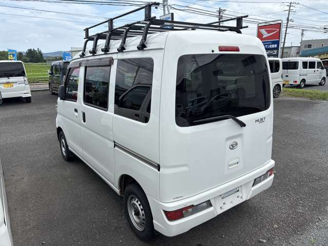 Daihatsu Hijet Cargo 4