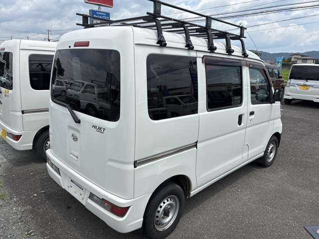 Daihatsu Hijet Cargo 6