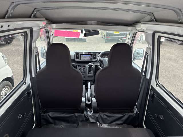 Daihatsu Hijet Cargo 8