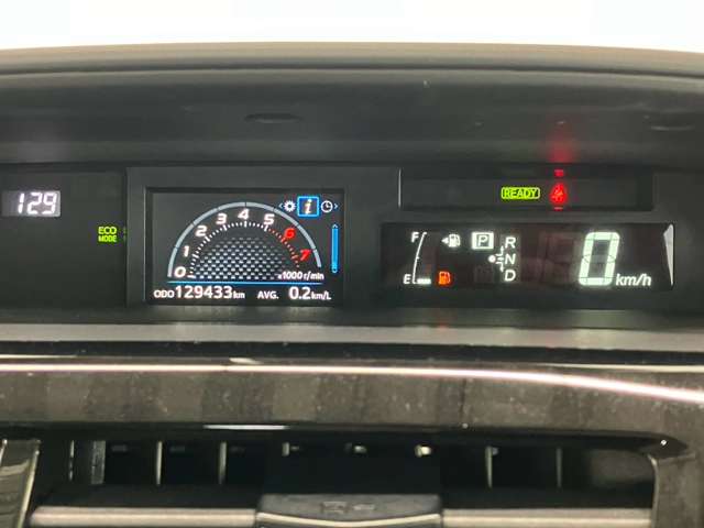 Toyota Prius α 12