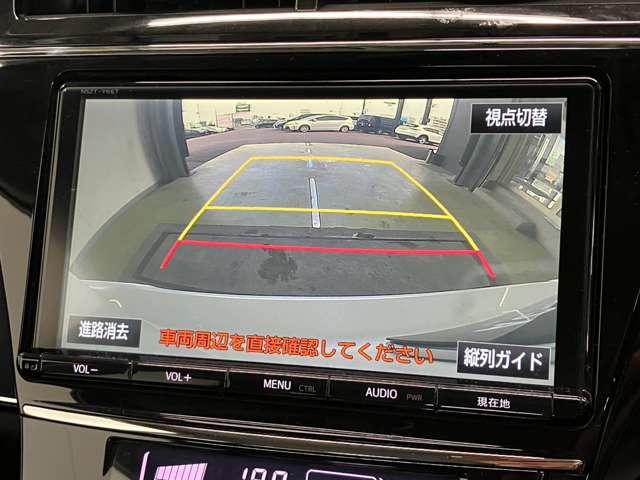 Toyota Prius α 4