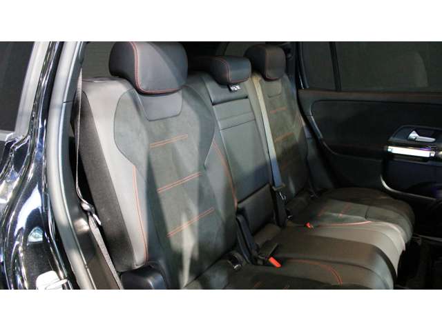 Mercedes-Benz GLB 11
