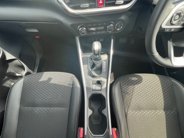 Daihatsu Rocky 13