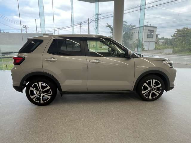 Daihatsu Rocky 9