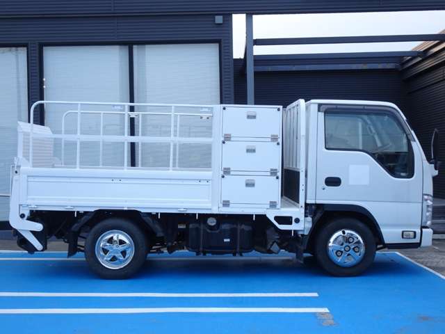 Isuzu Elf 12
