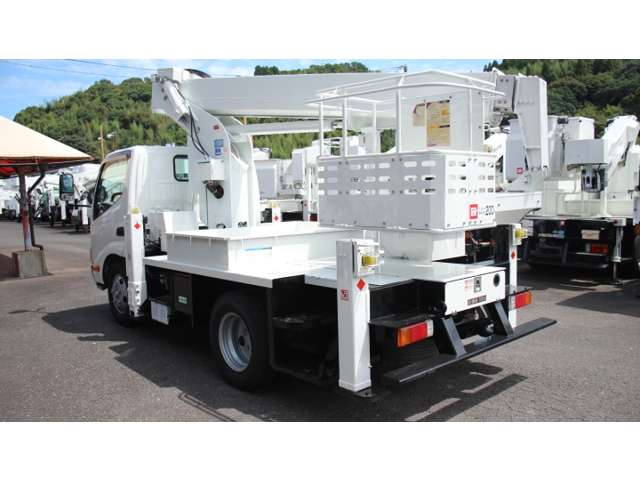 Hino Dutro 4