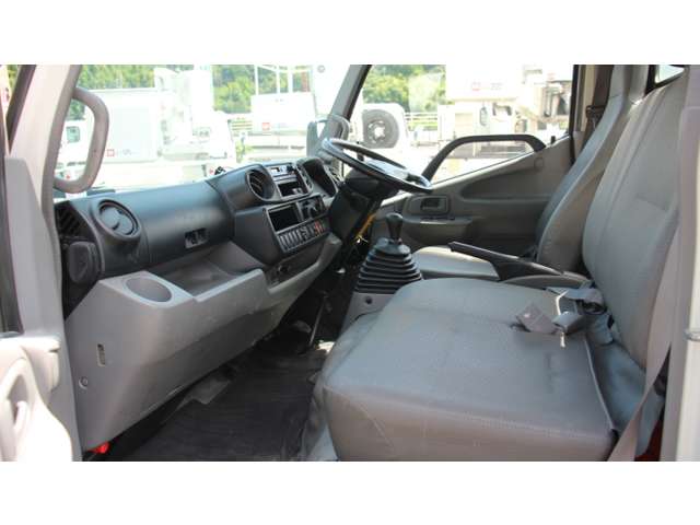 Hino Dutro 9