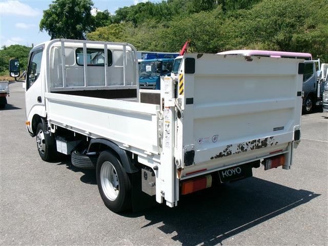 Hino Dutro 3
