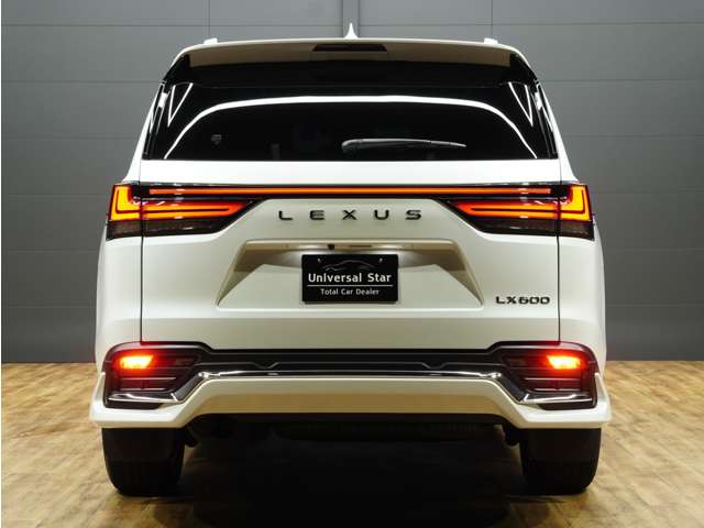 Lexus LX 11